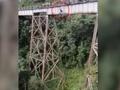 听错指令?一女子蹦极时未系安全带跳下山谷后身亡