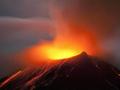 厄瓜多尔火山发生雪崩 12人登山队被困6100米处