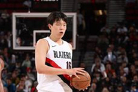 拓媒：球队今天有意重视杨瀚森 希望他打出来以后做筹码换字母？