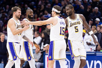 正互动直播NBA常规赛：首节马刺39-30湖人 东契奇11分詹姆斯6分