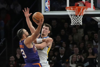 古德温罚球绝杀太阳险胜勇士 狄龙24+7 巴特勒31分 库里14中3