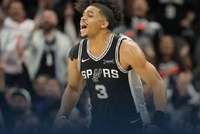 马刺3人20+双杀雷霆 凯尔登25分 文班12+5 亚历山大33+8