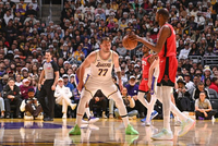 正互动直播NBA圣诞大战：首节火箭37-25湖人 詹姆斯4分杜兰特7分