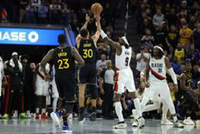 正互动直播NBA常规赛 首节开拓者24-38勇士 库里4分杨瀚森1篮板