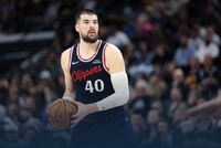 快船拒绝湖人逆转 小卡26分钟24分 哈登18+10 东契奇32+11+8