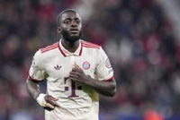 德媒：于帕和经纪人在续约一事上采取拖延战术，拜仁高层感到困惑