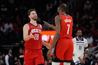 正互动直播NBA常规赛：三节结束火箭86-84马刺 杜兰特20分申京16分