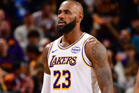 正互动直播NBA常规赛：首节勇士21-20湖人 詹姆斯4分4篮板