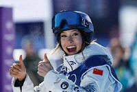 首滑摔倒失误仍晋级决赛 谷爱凌发文：抱歉吓到大家了，每个人都紧张了一把