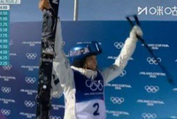 自由式滑雪女子U型场地技巧决赛第2轮：谷爱凌、李方慧跃升前二！