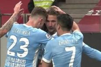 判罚引争议！海港主场1-2负河南 钟义浩26秒破门河南四中门框