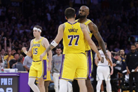 正互动直播NBA常规赛：湖人VS火箭 詹东里均首发出战 申京缺席