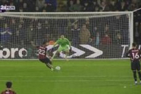 十人曼联2-2伯恩茅斯 马奎尔送红点阿玛德倒地未获点引争议