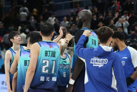 深圳轻取宁波迎15连胜 贺希宁30+6 王浩然21分 杰克逊34分