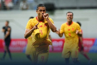 国足2-1新加坡下场战泰国 塞鸟处子球张玉宁点射朱辰杰失误送礼