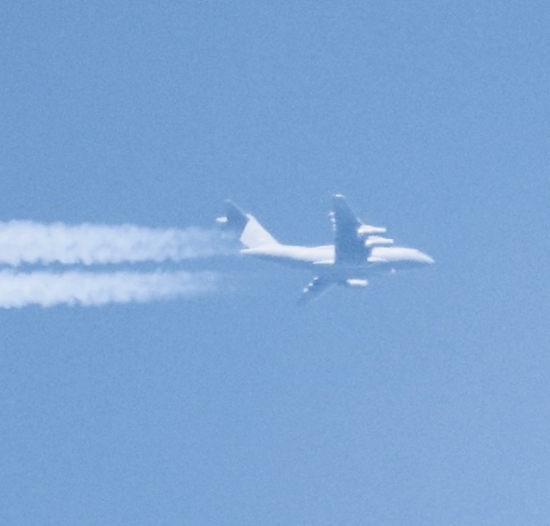 　在博斯普鲁斯海峡上空飞行的运-20，土耳其居民拍摄