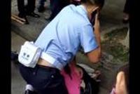 男子当街抢小学生100元 结果跑不到百米就被按倒