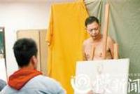 67岁男子大学当裸模 不管别人怎么议论都不生气