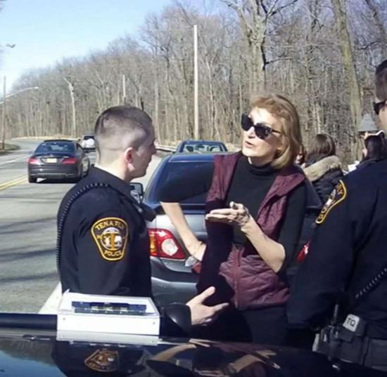 特纳（中）登场 图自abc