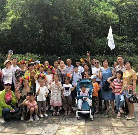 　　这群失独再生养父母每年都要相聚一次，共同交流高龄抚养的酸甜苦辣。&nbsp; 本文图片均为澎湃新闻记者 赵孟 图