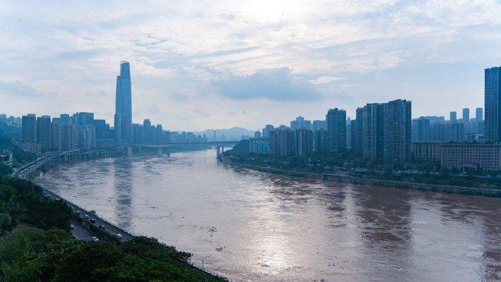 重庆5区县降下特大暴雨 15条河流出现超警戒水位洪水