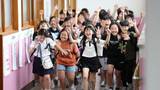 韩国小学生兴奋迎接暑假