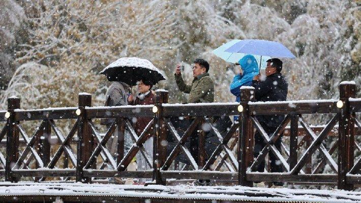 新疆阿勒泰迎来降雪天气