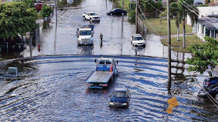 美国佛罗里达州遭遇强降雨