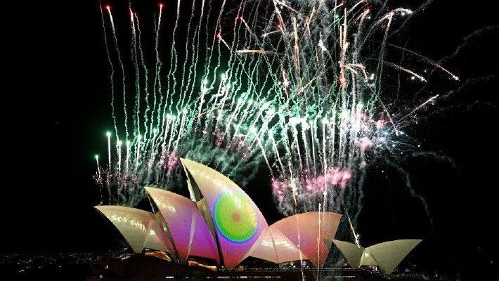 2025悉尼灯光节点亮港口城市