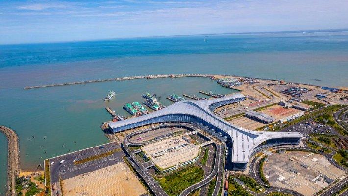 台风“蝴蝶”影响逐渐减弱 海口新海港恢复通航