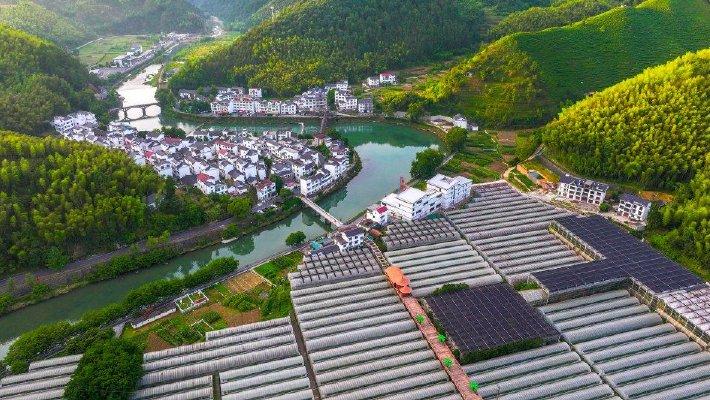 浙江淳安：乡村水清岸绿 大棚整齐排列