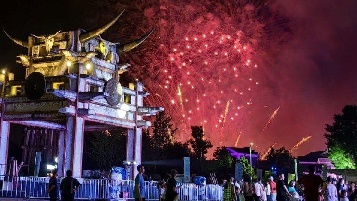 贵阳天河潭旅游风景区焰火秀