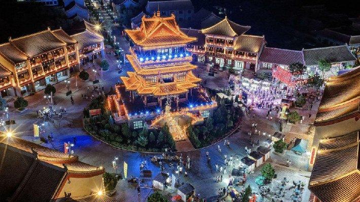 甘肃张掖璀璨灯光点亮古城