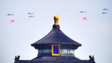 空中护旗梯队飞过天坛