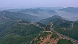 河北承德：金山岭长城晨雾飘渺