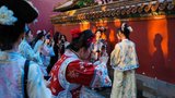 北京:游客穿“格格装”游故宫