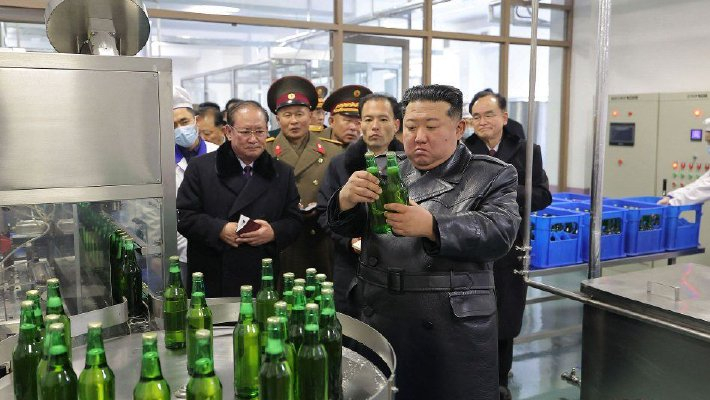 金正恩视察新建工厂