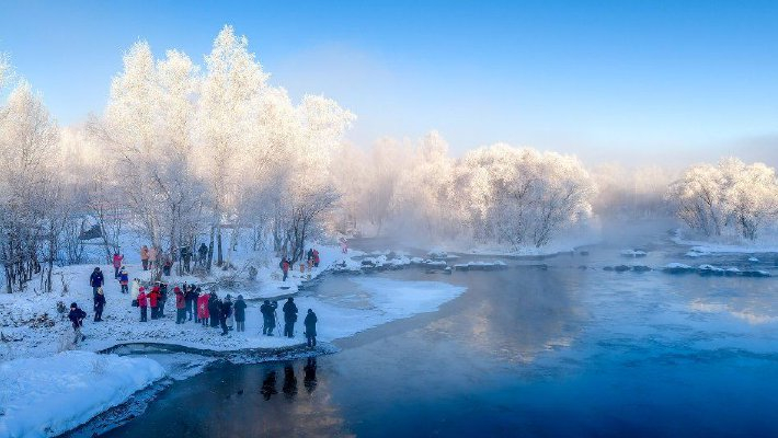 黑龙江"雾凇画廊"如童话世界