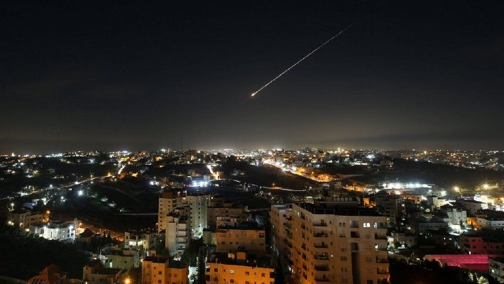 伊朗向以色列发动导弹袭击