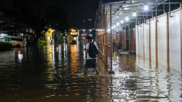 菲律宾：季风降雨引发洪灾