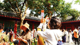 老舍故居“丹柿小院”柿满枝头