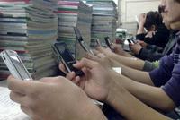 学校每天搜身查手机 学生吐槽:早餐都被捏烂了
