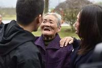 女子不堪家暴离家流浪28年 忘记许多忘不掉儿名字