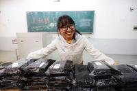 河南农大一名女班长用奖学金 购28条秋裤送全班