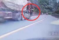男子不顾危险勇拦滑行大货车 警方:为其申请奖励