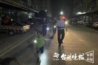 夫妻深夜打架 7岁儿子跑进派出所报警:爸爸先动手