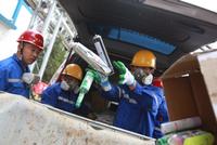 北京公交警方集中销毁4吨安检查获禁带品