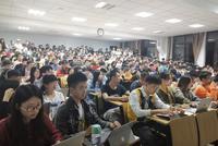复旦“似是而非”课为何这么火 记者替网友去听了