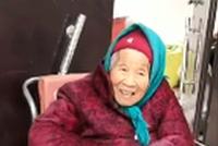 107岁妈妈给84岁女儿捎糖吃 女儿瞬间笑开了花