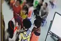 幼儿园小朋友排队自扇耳光 官方最新回应来了